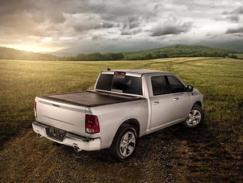 Roll-N-Lock LG221M M-Series Tonneau Cover