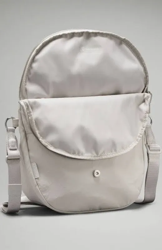 lululemon – All Night Festival Bag 5L – Color White/Silver