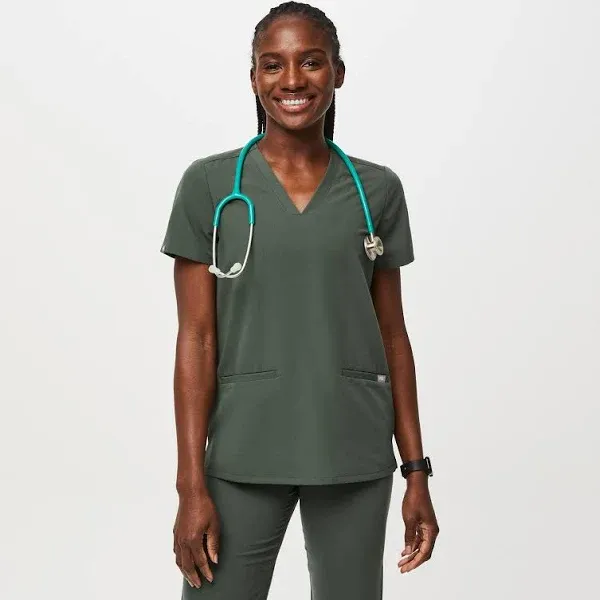 FIGS Women's Casma Three-Pocket Scrub Top