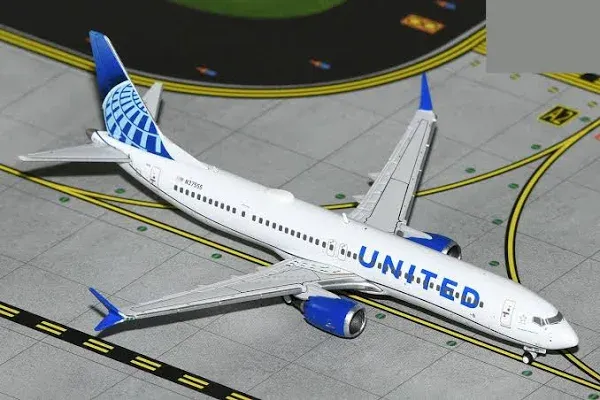 1:400 GeminiJets UNITED BOEING 737 MAX 9 Passenger Airplane Diecast Plane Model