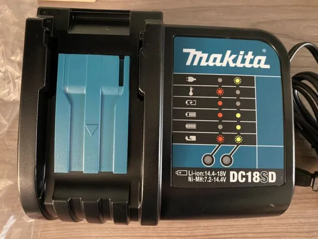 Makita DC18SD Battery Charger for Li Ion Batteries