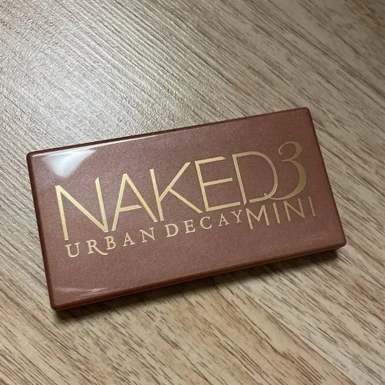 URBAN DECAY Naked Mini Eyeshadow Palette - 6 Shades - Great for Travel - Ultra-Blendable, Rich Colors with Velvety Texture - Up to 12 Hour Wear 