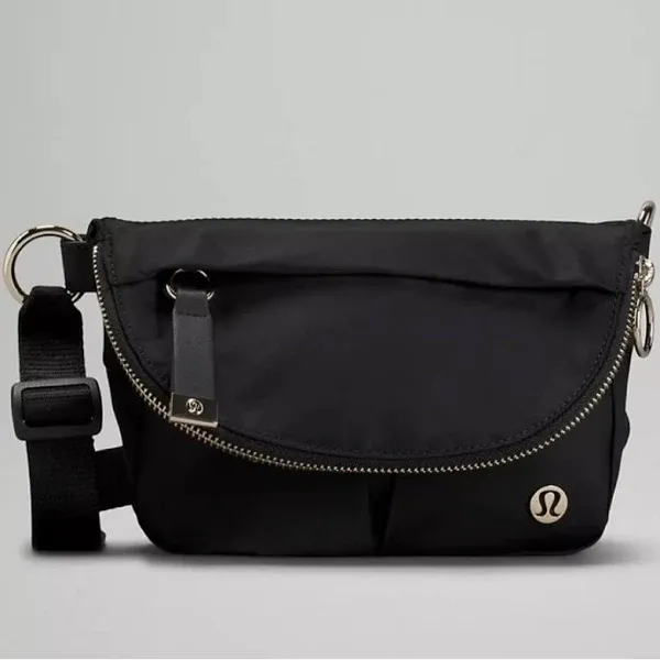 Lululemon All Night Festival Bag size Micro in Black and Gold 😍⭐️